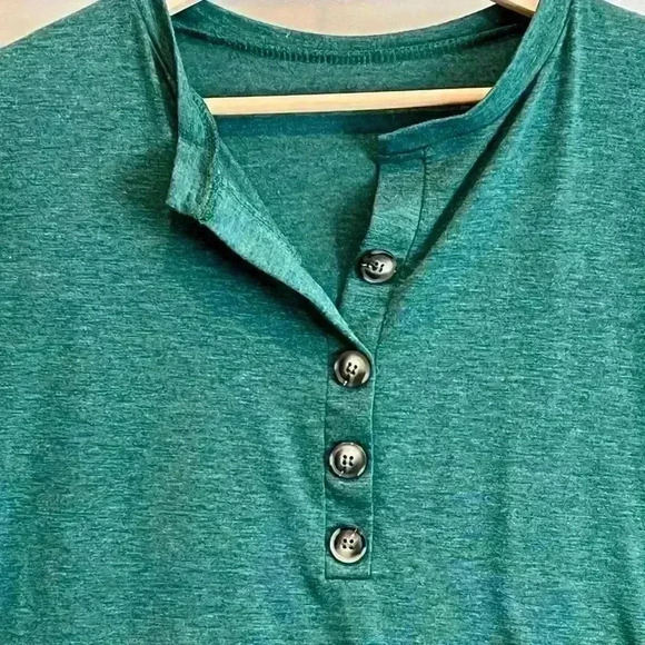 SHEIN Medium Green Top with button details - Picture 3 of 6